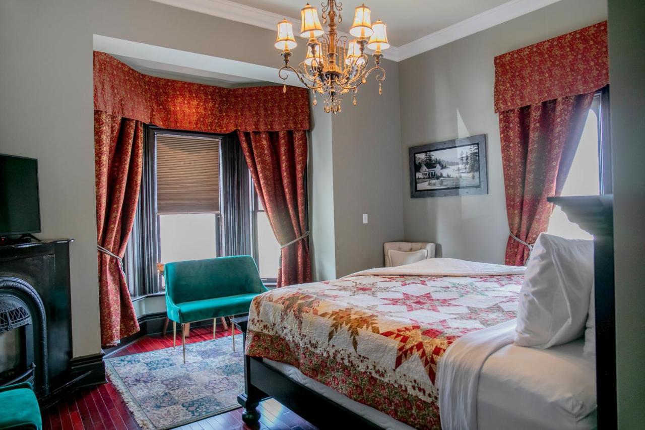 ホテル Puddicombe House New Hamburg エクステリア 写真