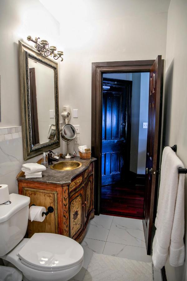 ホテル Puddicombe House New Hamburg エクステリア 写真